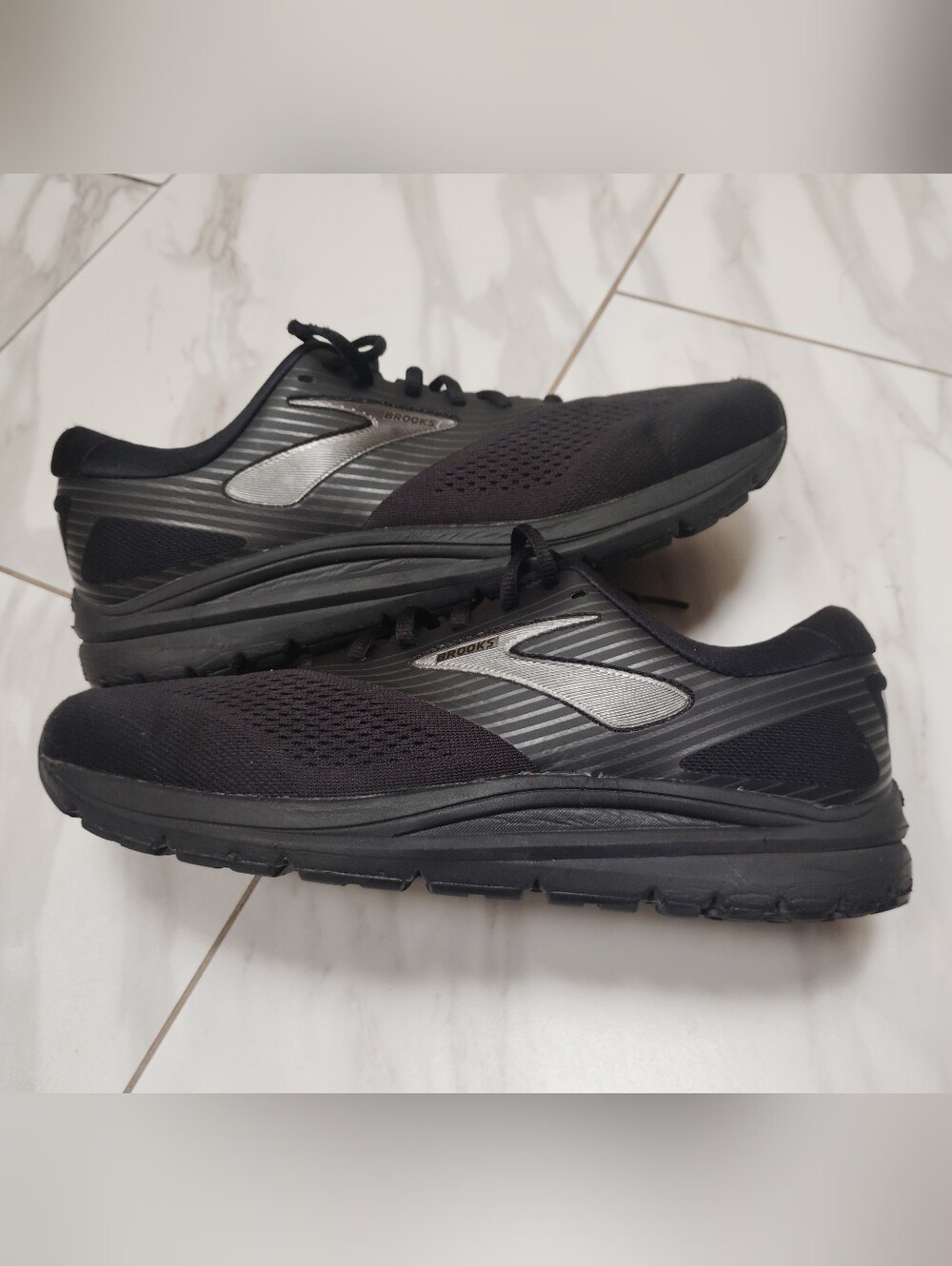 BROOKS Addiction 14 Black Athletic Running Walking Shoes Men's Sz. 10.5 2E